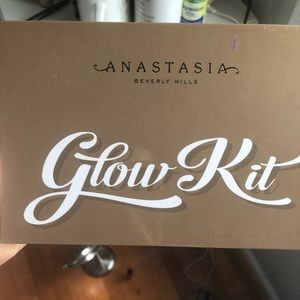 Brand new Anastasia highlighter pallet
